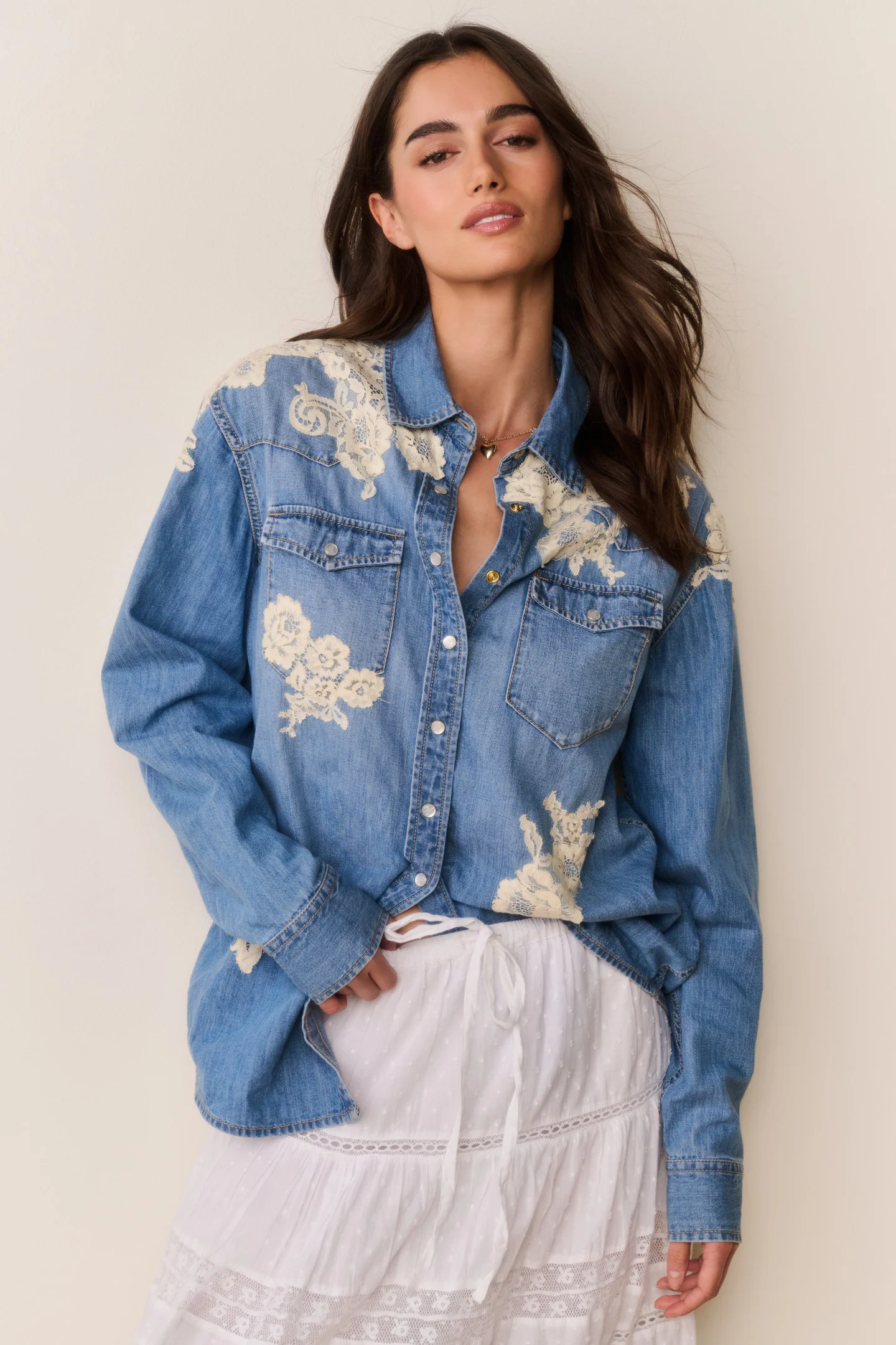 Kelith Spitzenapplikation-Chambray-Hemd