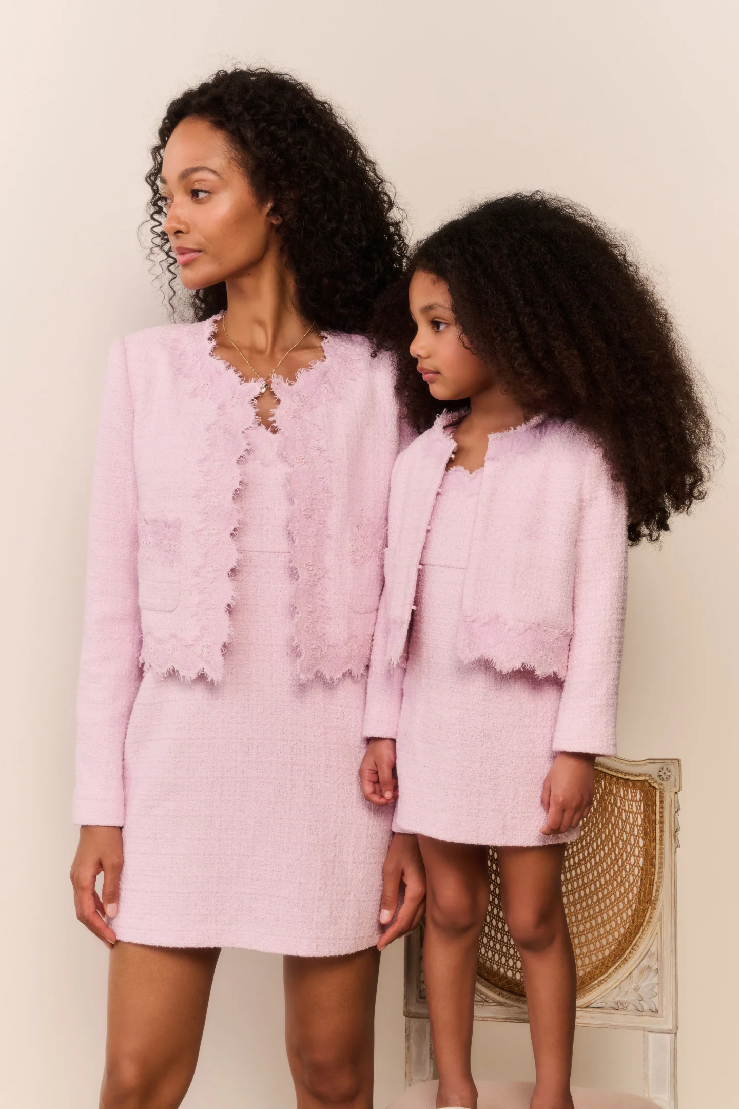 Kleines Mädchen Spitzen-Tweed-Erinal-Jacke