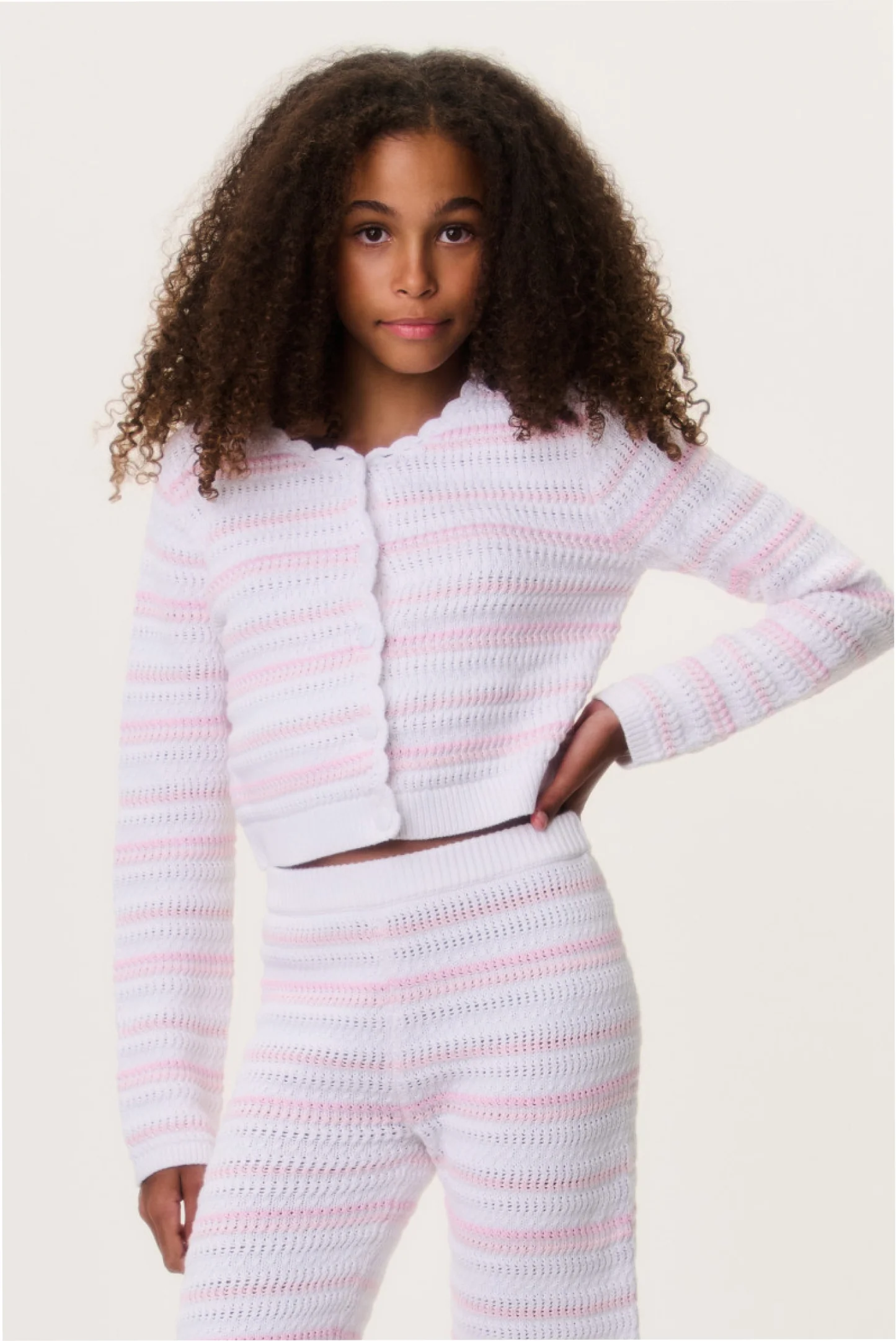 Tween Amarilly Strickjacke mit Spitzenmuster