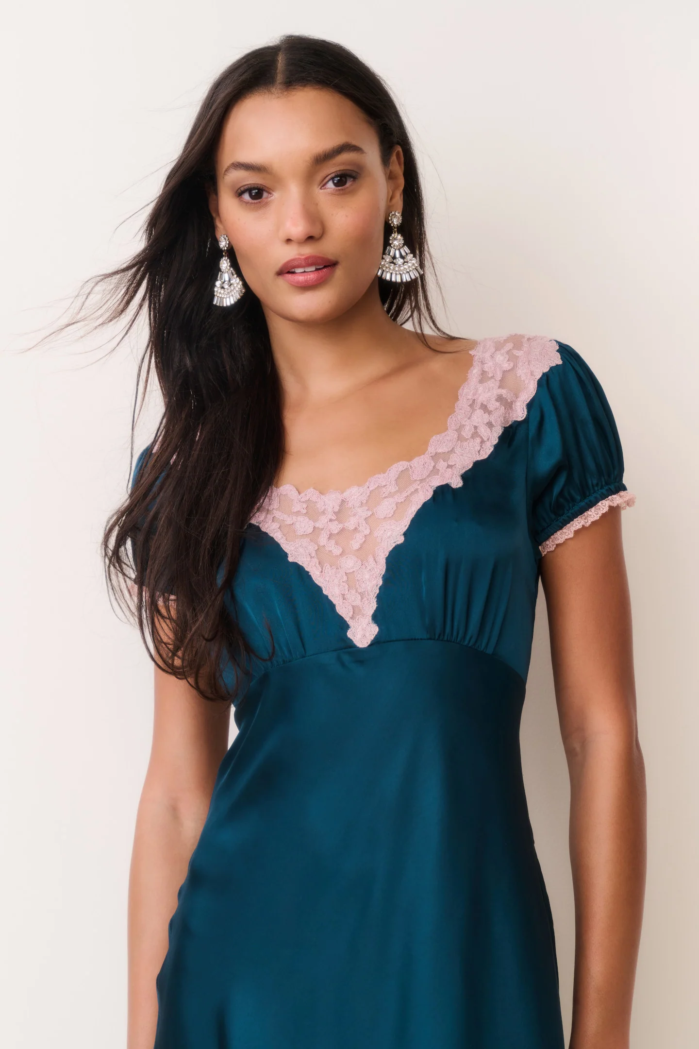 Taylis Satin-Spitzendesign Maxikleid