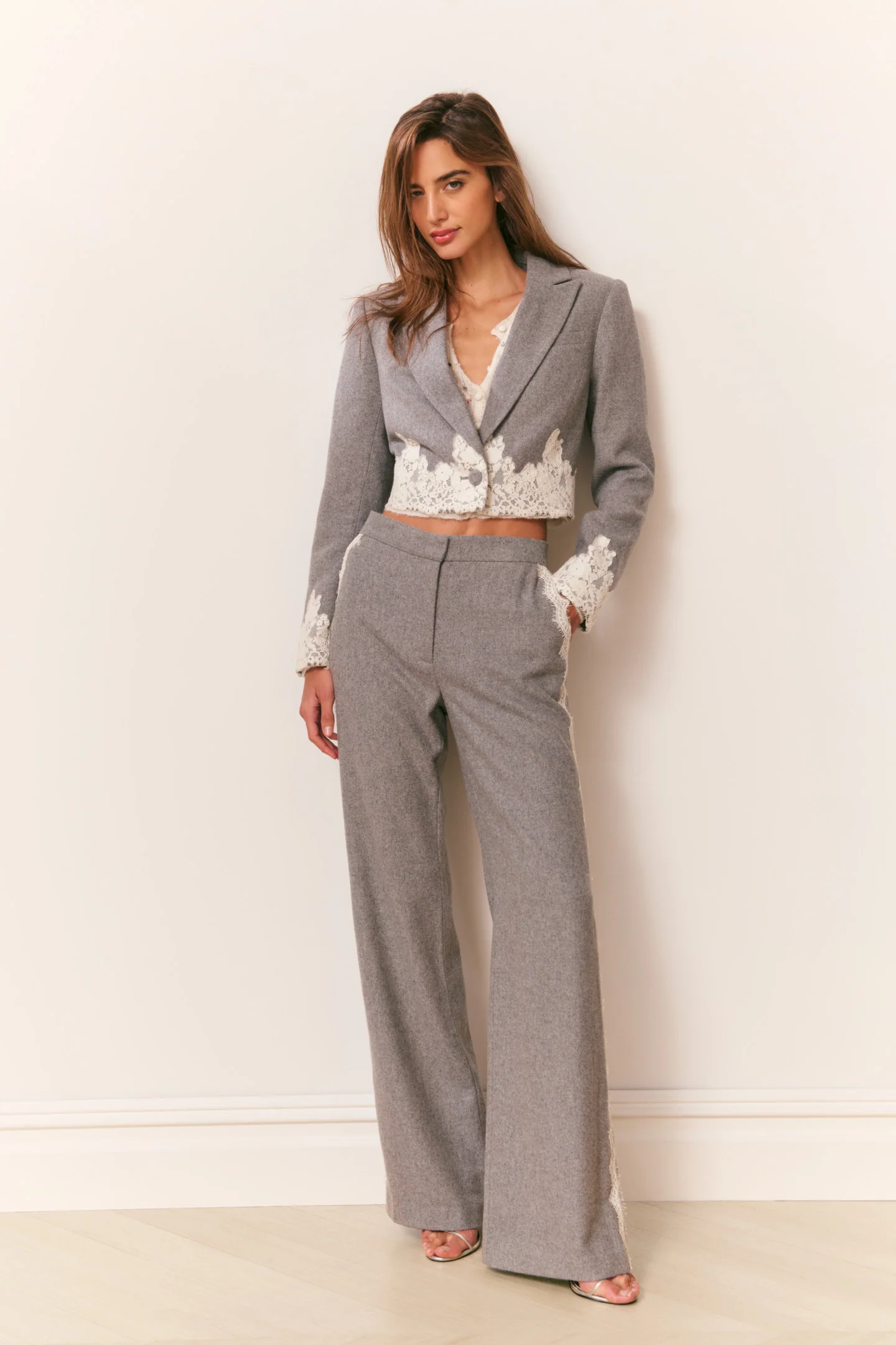 Icarus cropped Blazer mit Spitzenbesatz