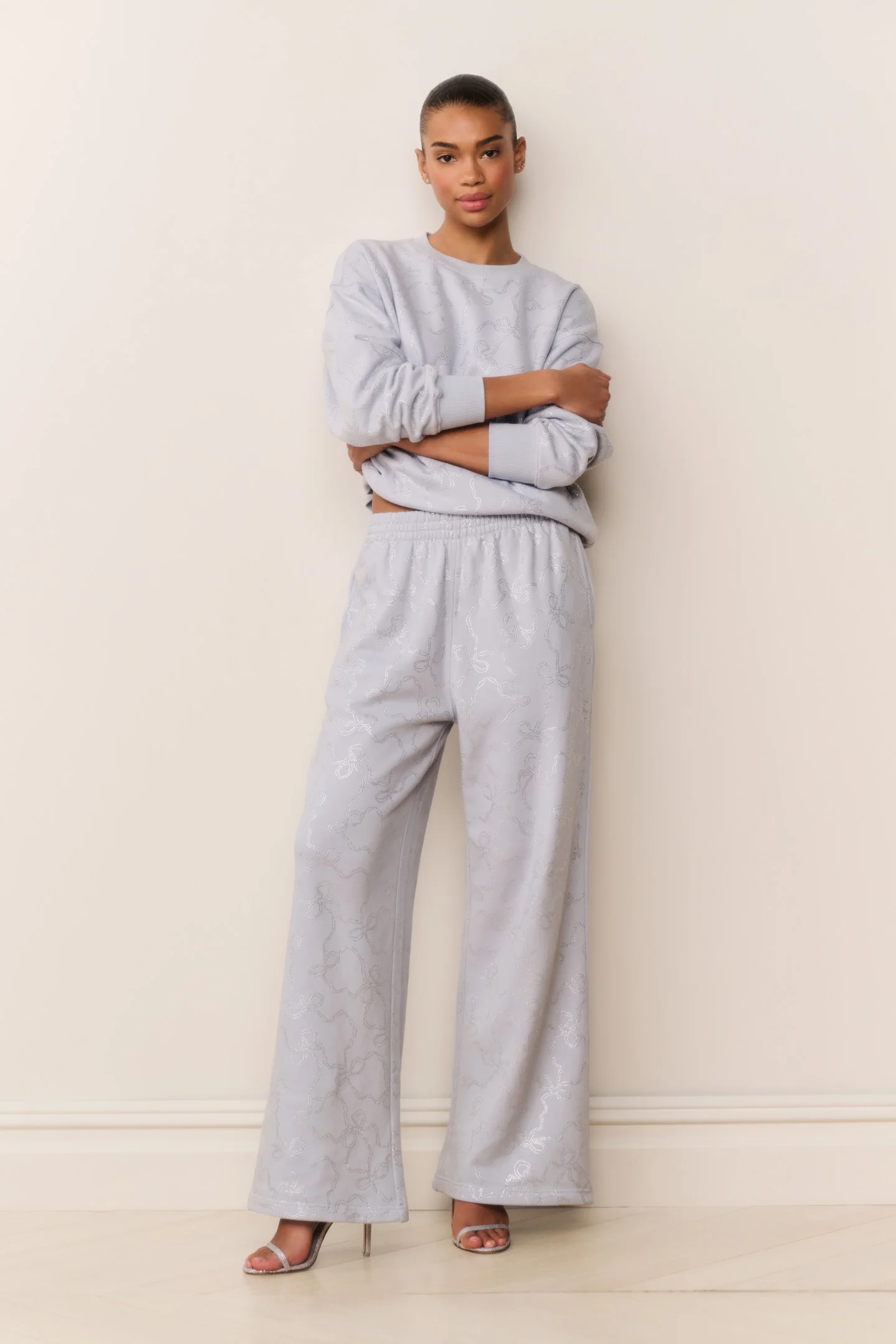Momo-Bow-Verzierung aus Fleece-Sweatpants